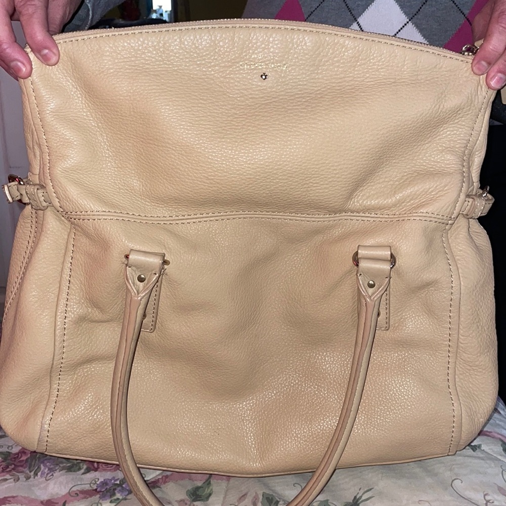 Kate spade ♠️ tote bag in a really good condition No rips no stains